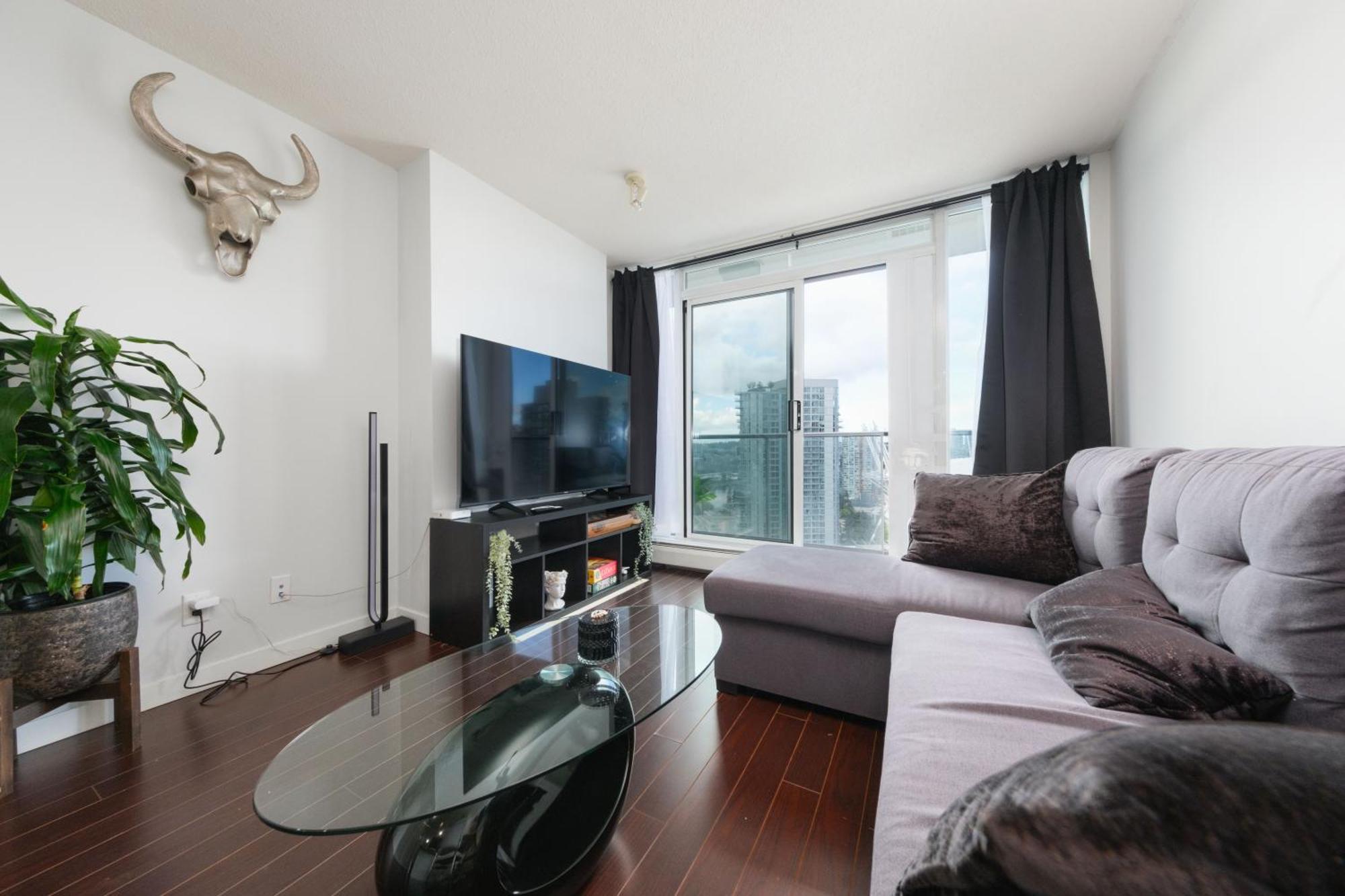 Central 1-Bedroom Apartment With Pool, Jacuzzi & Sauna Ванкувер Екстер'єр фото
